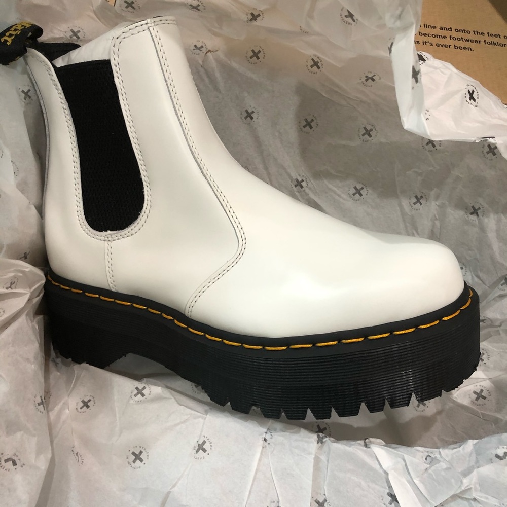 New In Box Dr.Martens White Size 9 Women